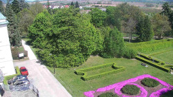 Příjezdová cesta k zámku