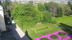 Příjezdová cesta k zámku