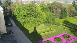 Příjezdová cesta k zámku