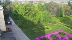 Příjezdová cesta k zámku