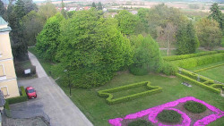 Příjezdová cesta k zámku