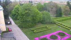 Příjezdová cesta k zámku