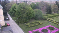 Příjezdová cesta k zámku