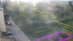 Příjezdová cesta k zámku