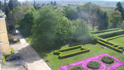 Příjezdová cesta k zámku