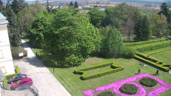 Příjezdová cesta k zámku