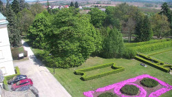 Příjezdová cesta k zámku