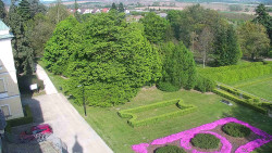 Příjezdová cesta k zámku