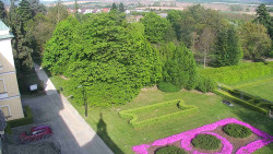 Příjezdová cesta k zámku