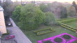 Příjezdová cesta k zámku