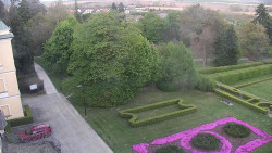 Příjezdová cesta k zámku