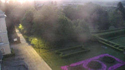 Příjezdová cesta k zámku