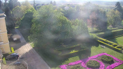 Příjezdová cesta k zámku