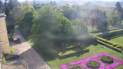 Příjezdová cesta k zámku