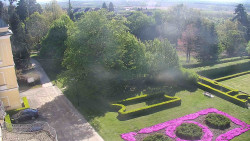 Příjezdová cesta k zámku