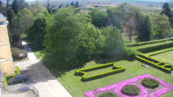 Příjezdová cesta k zámku