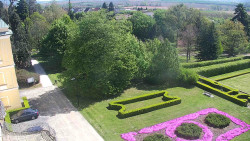 Příjezdová cesta k zámku