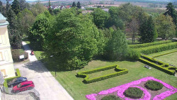 Příjezdová cesta k zámku