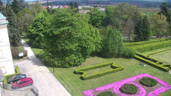 Příjezdová cesta k zámku