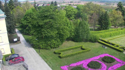 Příjezdová cesta k zámku