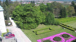 Příjezdová cesta k zámku