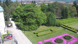 Příjezdová cesta k zámku