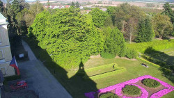 Příjezdová cesta k zámku