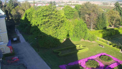 Příjezdová cesta k zámku