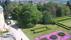Příjezdová cesta k zámku