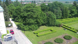 Příjezdová cesta k zámku