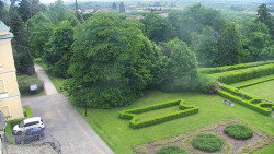 Příjezdová cesta k zámku