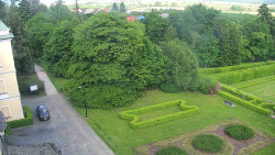 Příjezdová cesta k zámku