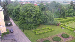Příjezdová cesta k zámku