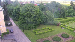 Příjezdová cesta k zámku