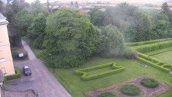 Příjezdová cesta k zámku