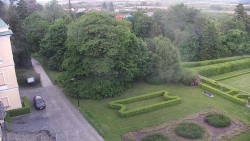Příjezdová cesta k zámku
