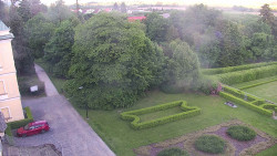 Příjezdová cesta k zámku