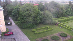 Příjezdová cesta k zámku
