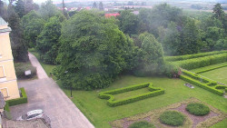 Příjezdová cesta k zámku