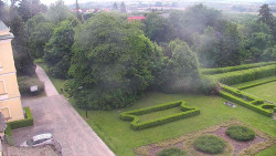 Příjezdová cesta k zámku