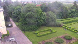 Příjezdová cesta k zámku