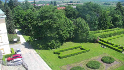 Příjezdová cesta k zámku
