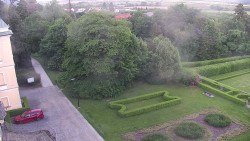 Příjezdová cesta k zámku