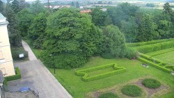 Příjezdová cesta k zámku
