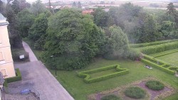 Příjezdová cesta k zámku