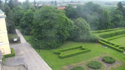 Příjezdová cesta k zámku