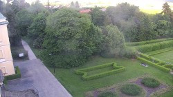 Příjezdová cesta k zámku