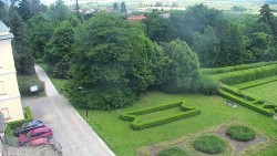 Příjezdová cesta k zámku