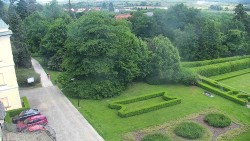 Příjezdová cesta k zámku