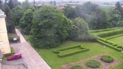 Příjezdová cesta k zámku